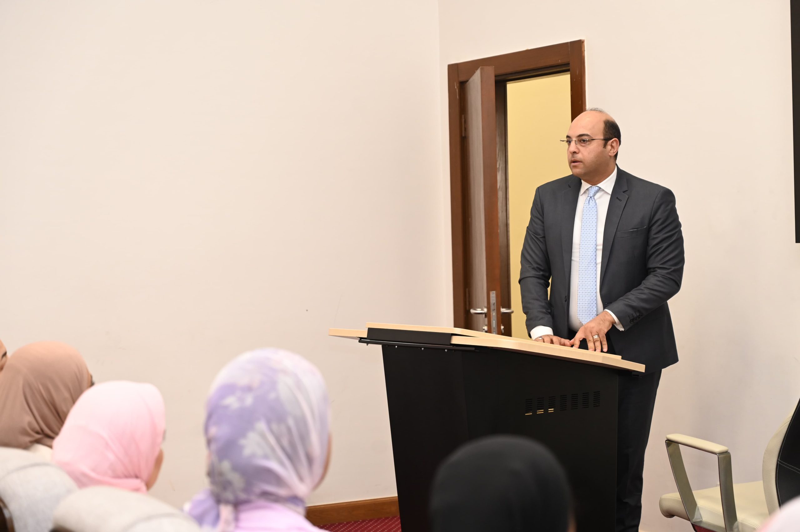 د عبد الله الباطش مساعد وزير الشباب والرياضة 