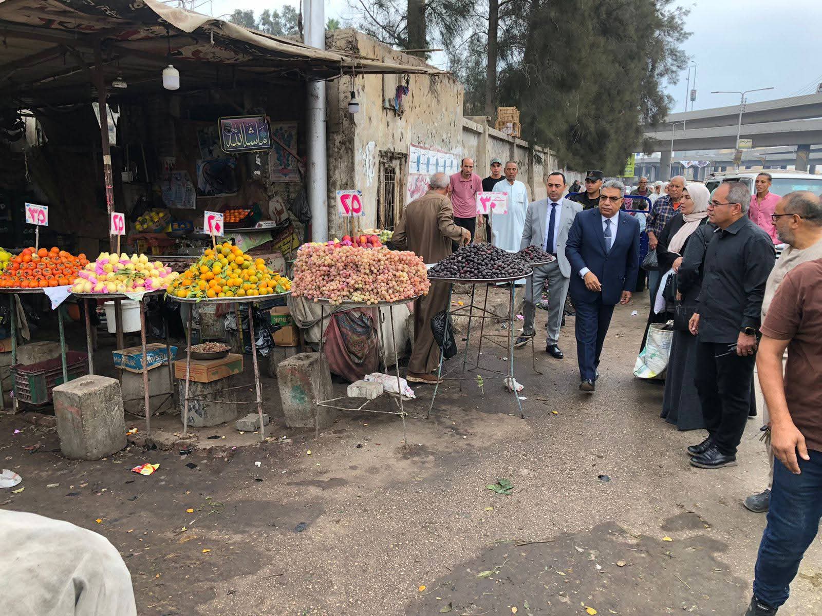 اللواء طارق مرزوق، فى جولة ميدانية مفاجئة في حي غرب المنصورة