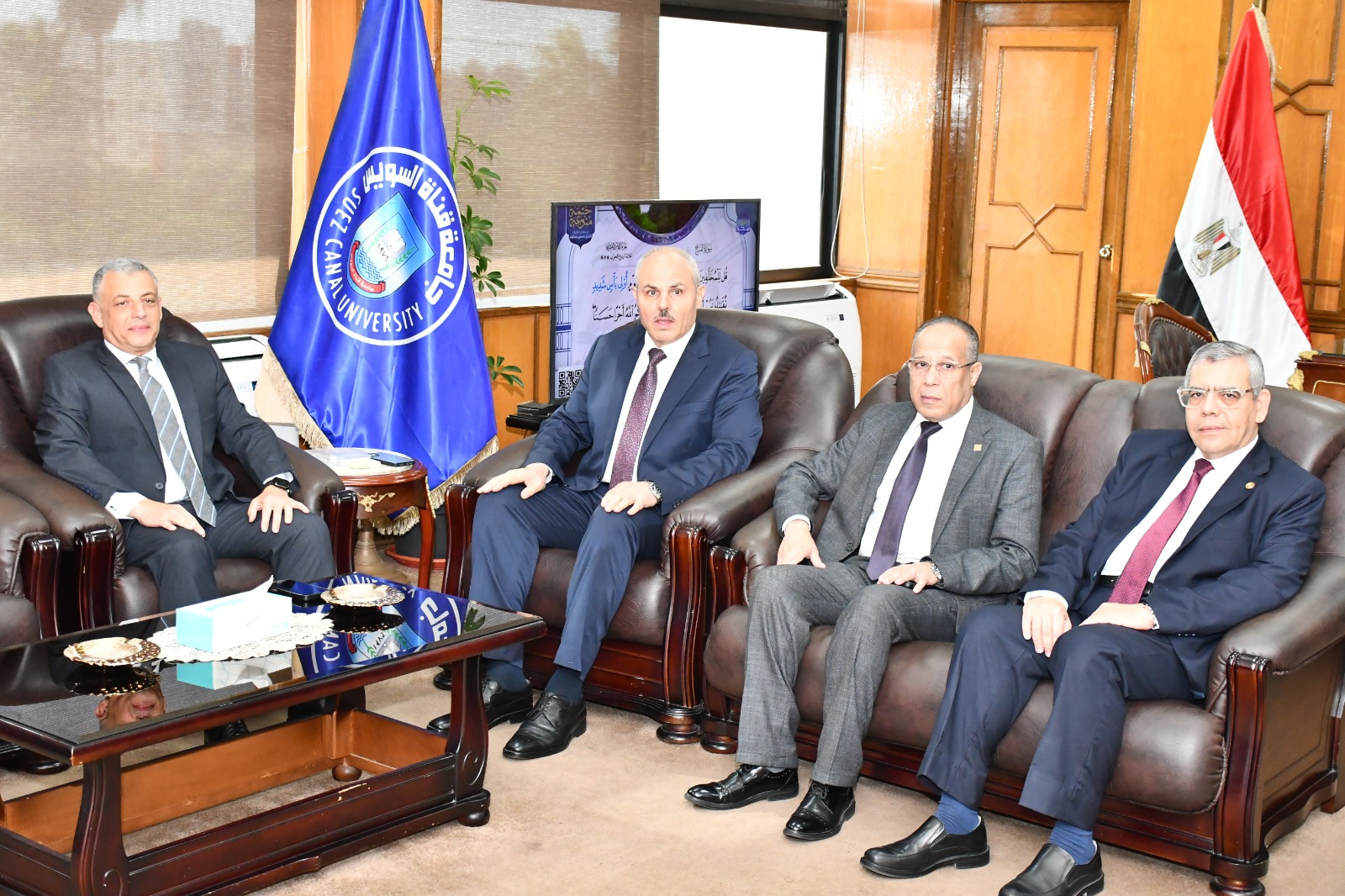 مائة عام من الحرب إلى السلام» ندوة شارك فيها محافظ الإسماعيلية ورئيس الجامعة