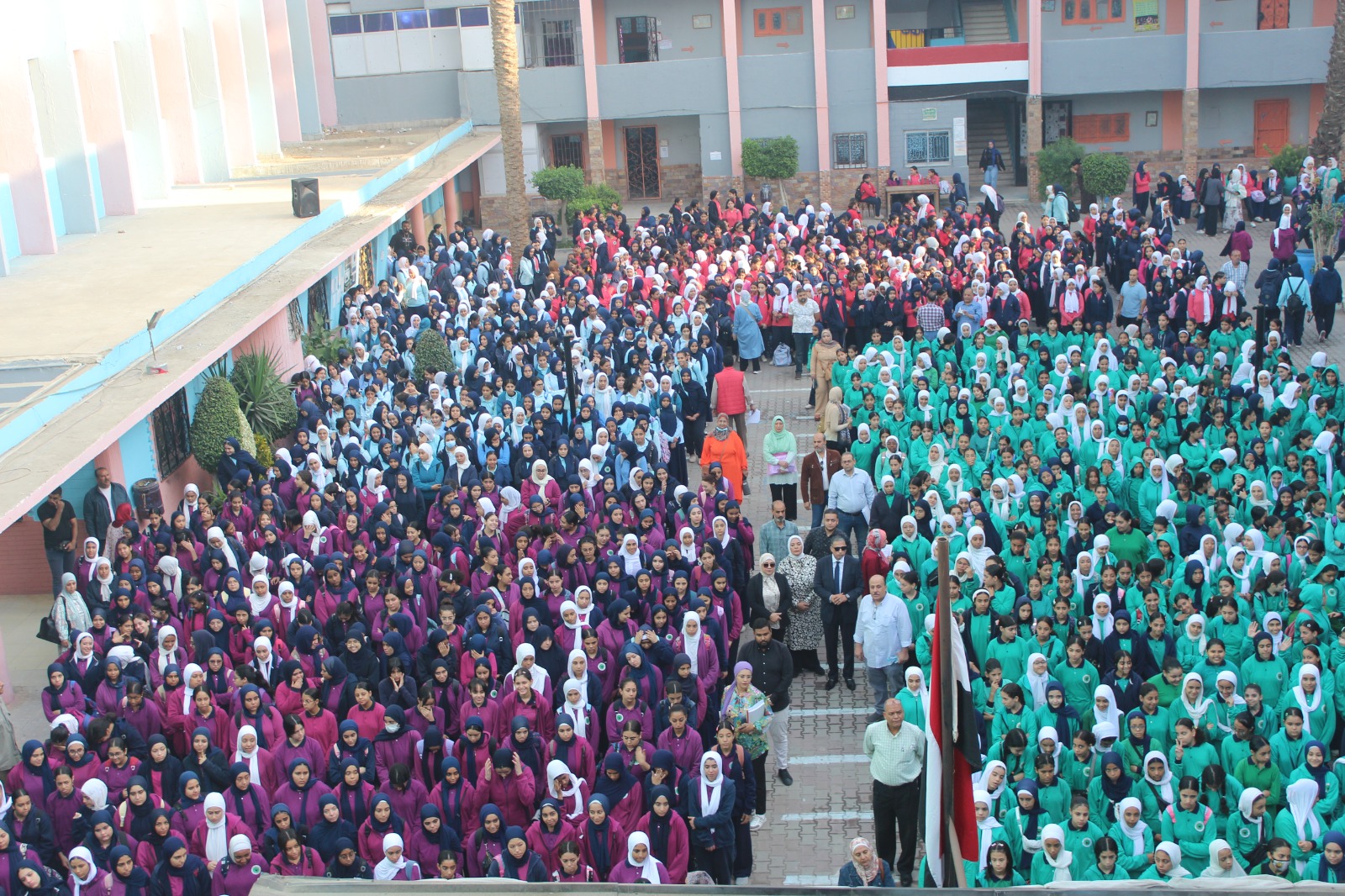 مدير "تعليم الجيزة" يفاجئ مدارس العجوزة بتفتيش شامل