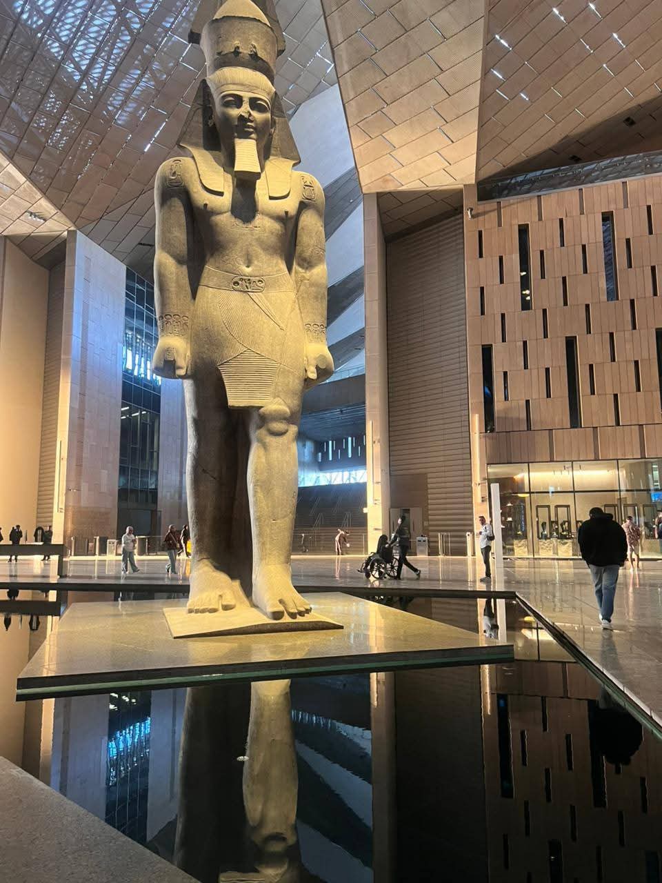 أسيوط الأهلية تواصل رحلاتها الثقافية إلى المتحف المصري الكبير والمتحف القومي للحضارة بالقاهرة 4 أسيوط الأهلية تواصل رحلاتها الثقافية إلى المتحف المصري