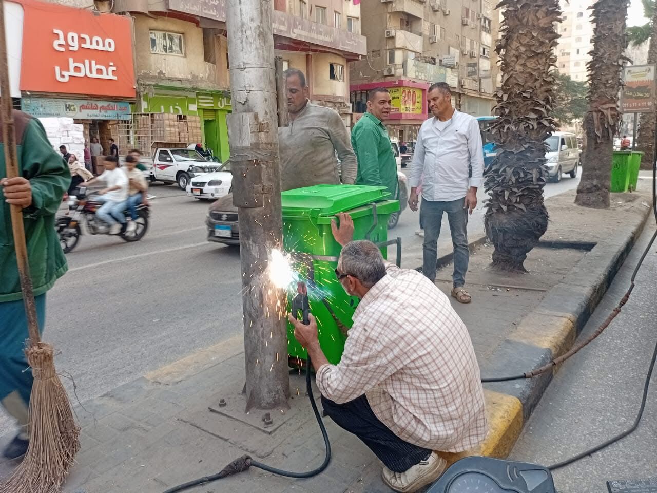 صناديق قمامة جديدة بشارع فيصل لتحسين المظهر ورفع مستوى الخدمات 4 صناديق قمامة جديدة بشارع فيصل