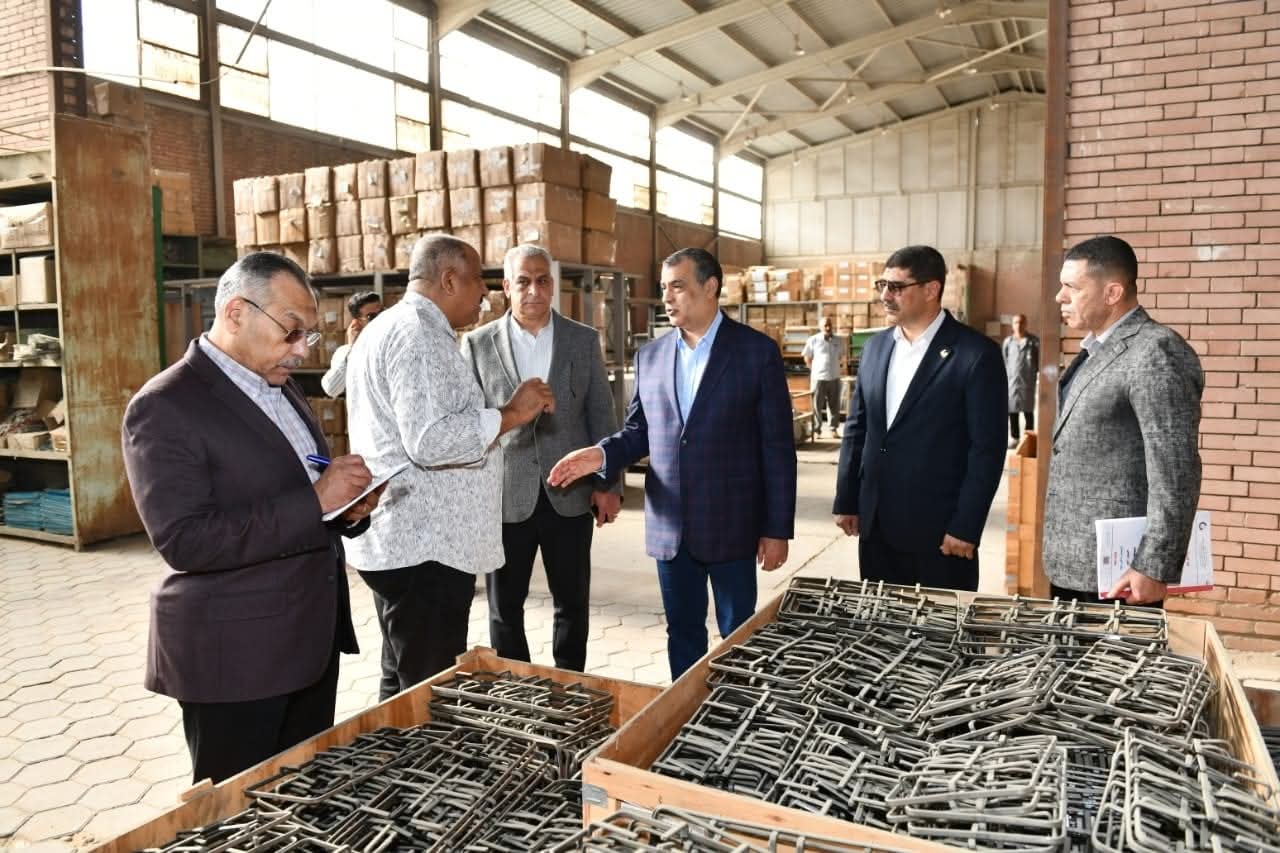 وزير الانتاج الحربي يزور مصنع ٣٦٠بحلوان 