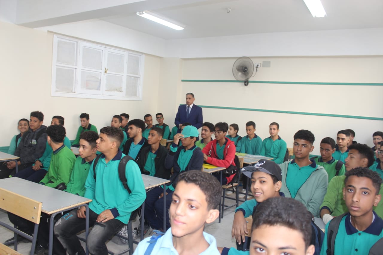 سعيد عطية يتفقد مدارس كرداسة وبولاق الدكرور: الانضباط المدرسي أولوية ومتابعة دقيقة للتقييمات والمهارات الأساسية 7 almomken.com 8b1ea51c