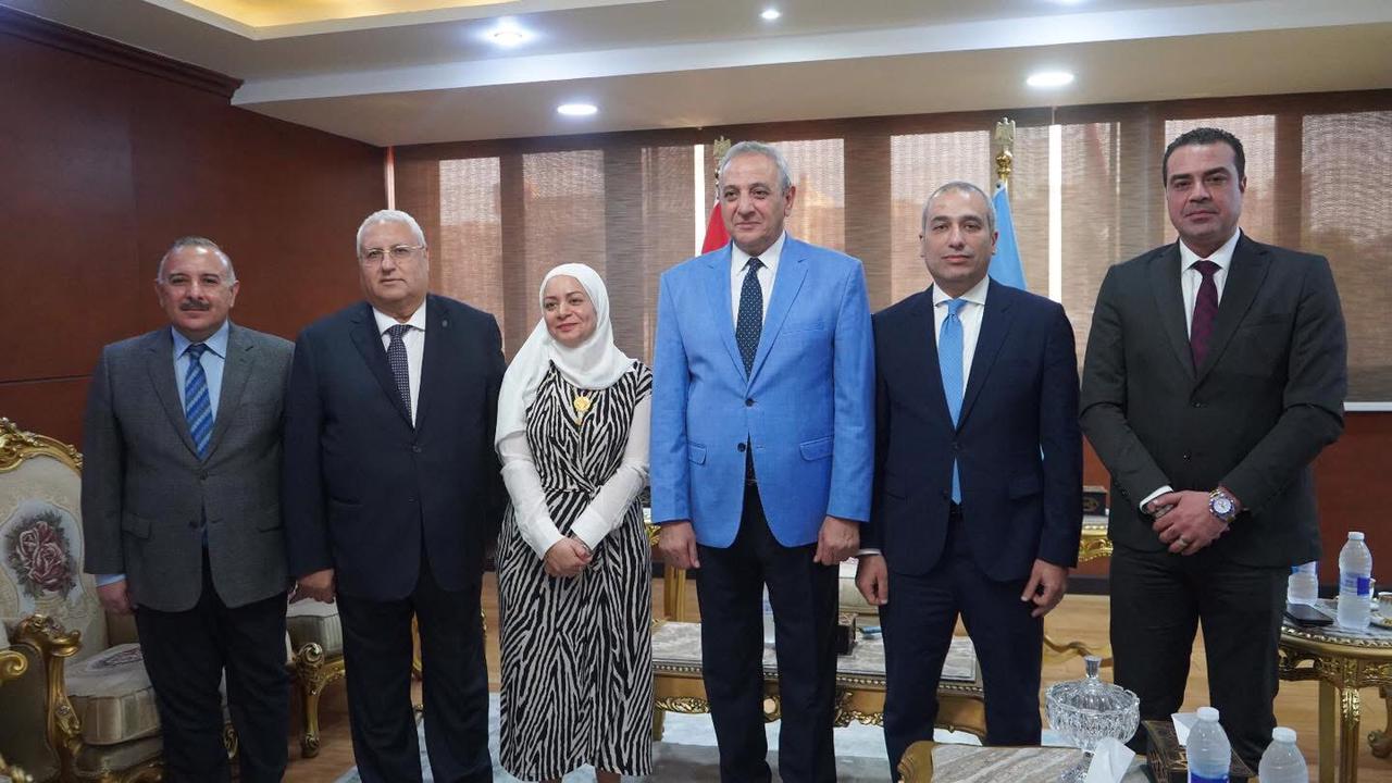 الجندى يلتقي الرئيس التنفيذي للبنك الزراعي لدعم التوسع في مشروعات التنمية الزراعية بالمحافظة 4 محافظ الغربية يلتقي الرئيس التنفيذي للبنك الزراعي