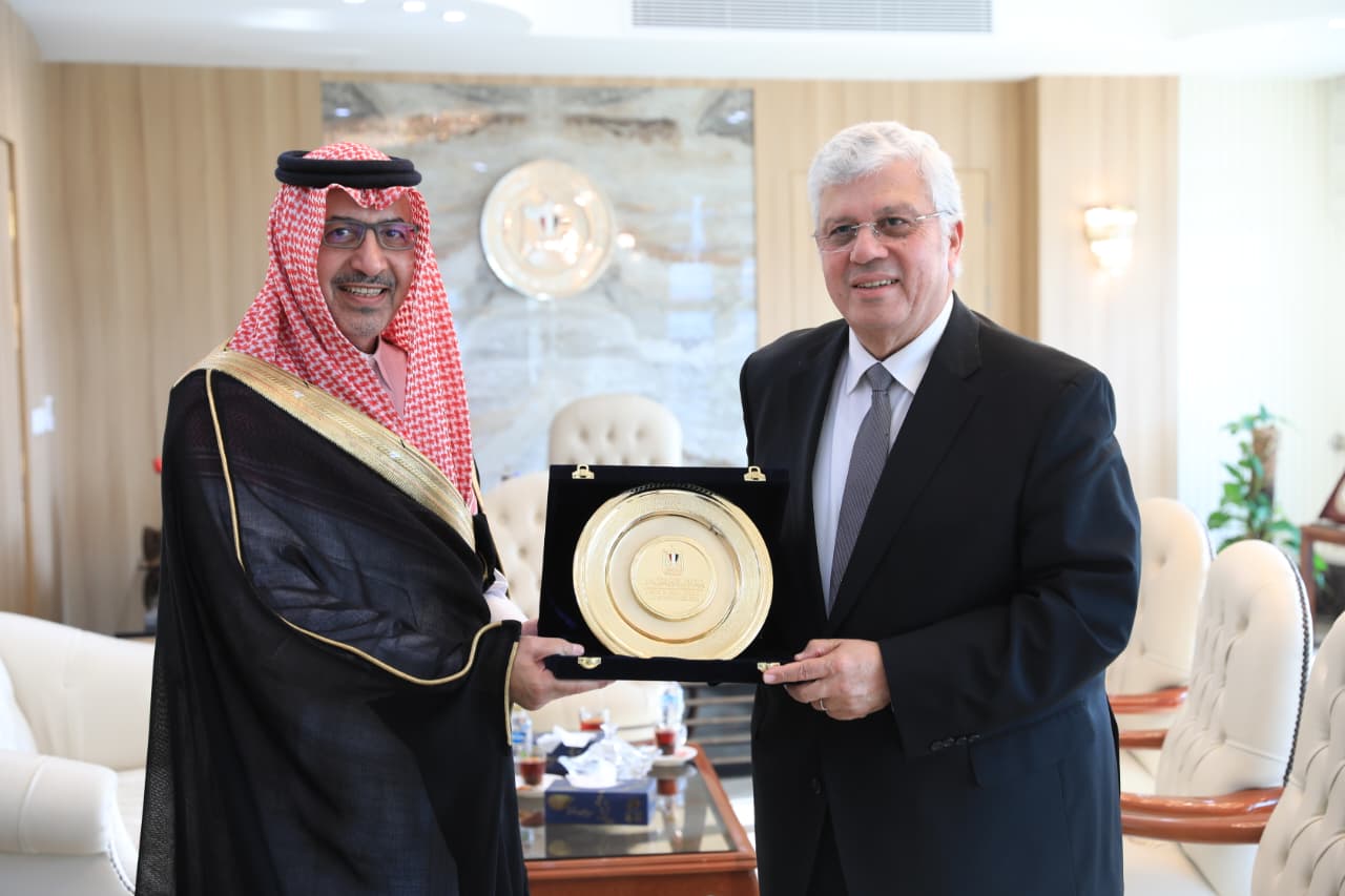 تبادل الخبرات وتنظيم زيارات مشتركة لأعضاء هيئة التدريس بين الجامعات المصرية والسعودية