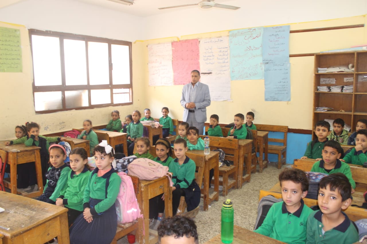 مدير "تعليم الجيزة" يتفقد مدارس الصف والعياط والبدرشين