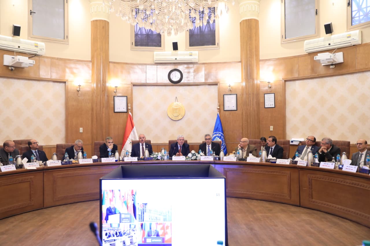 عاشور يترأس اجتماع المجلس الأعلى للجامعات