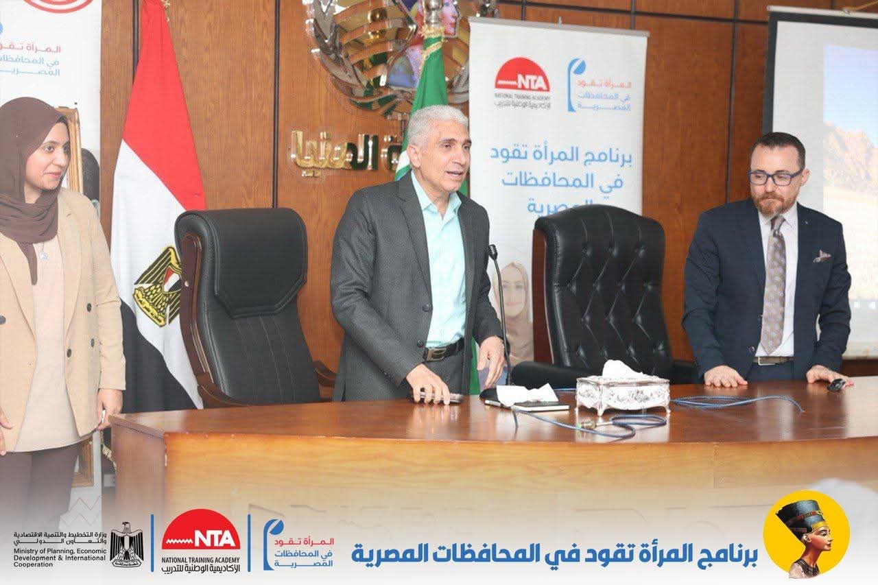 المراة تقود فى المنيا 