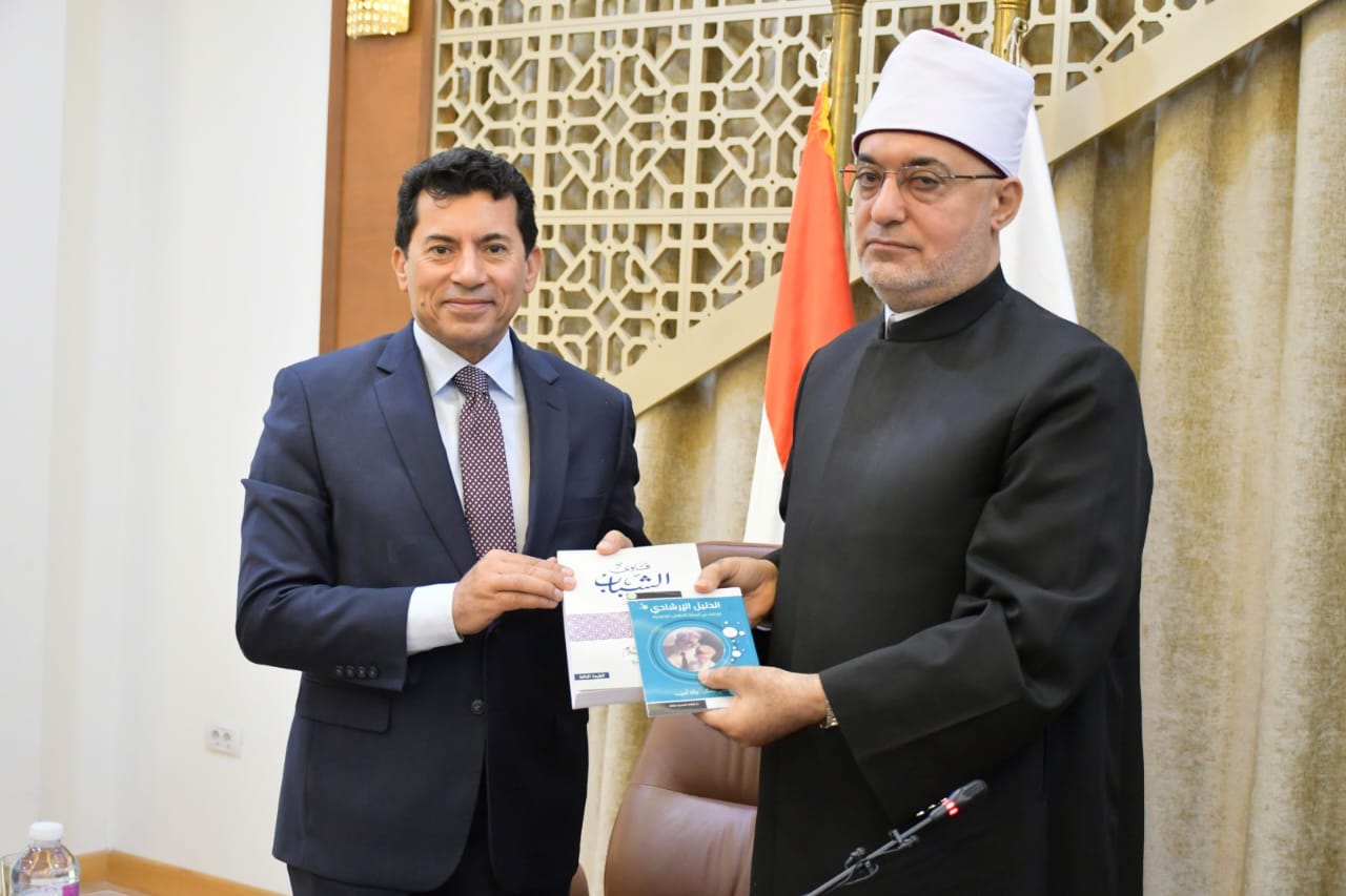 صبحي يلتقي مفتي الجمهورية لبحث تعزيز التعاون المشترك