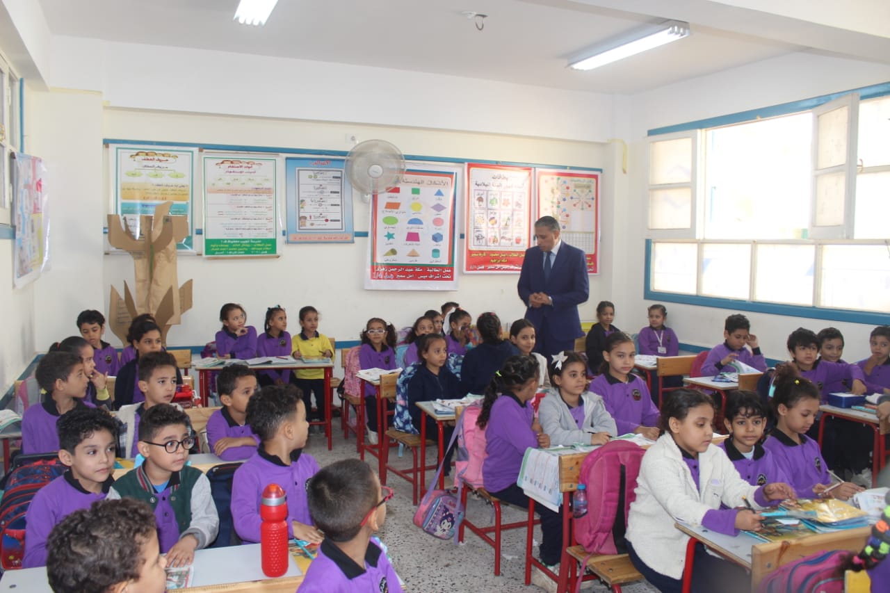 سعيد عطية يتفقد مدارس كرداسة وبولاق الدكرور: الانضباط المدرسي أولوية ومتابعة دقيقة للتقييمات والمهارات الأساسية 6 almomken.com c55b676a