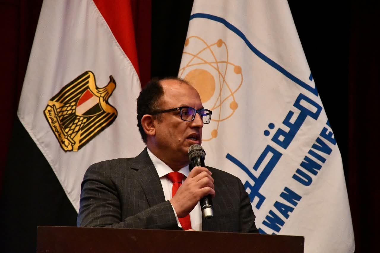 الدكتور السيد قنديل رئيس جامعة حلوان 