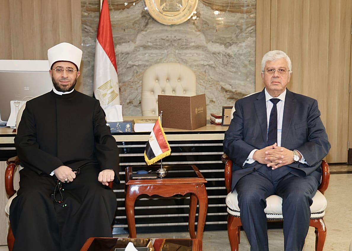 وزيرا التعليم العالي والأوقاف يبحثان تعزيز التعاون بين الوزارتين
