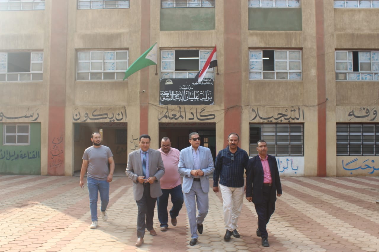 مدير "تعليم الجيزة" يتفقد مدارس الصف والعياط والبدرشين