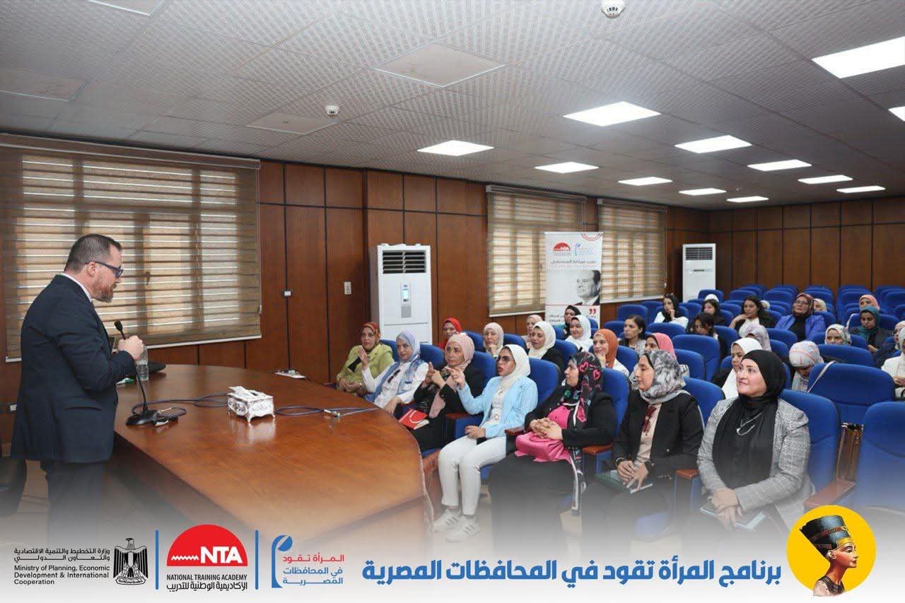 المراة تقود فى المنيا 