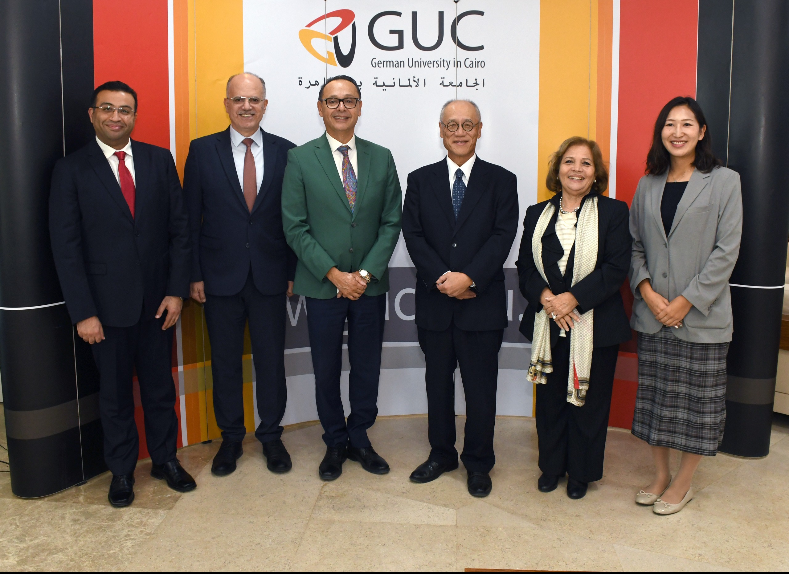 تعزيز جسور التعاون: زيارة سفير اليابان للـ GUC ترسيخًا للشراكة الاستراتيجية