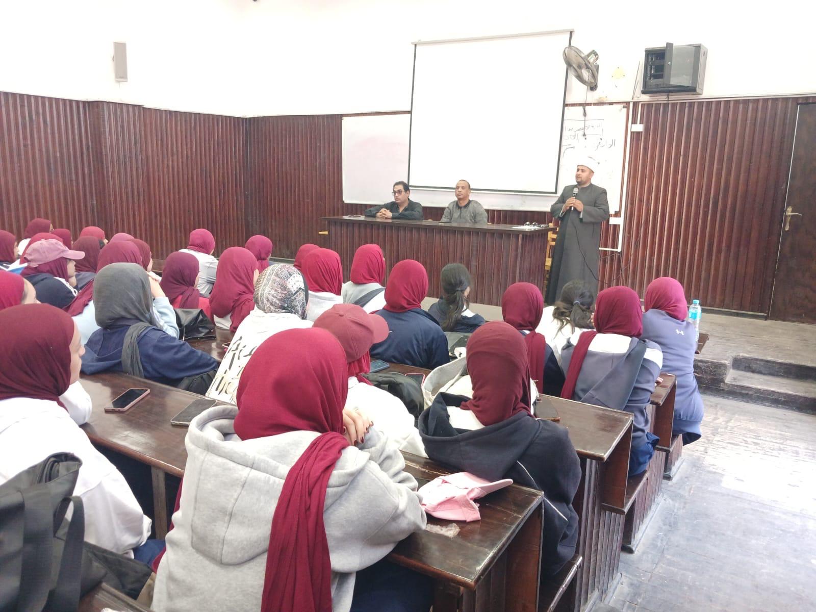 نشر فكر الإسلام الوسطي وتصحيح المفاهيم بالتعاون مع الأزهر الشريف ندوة بجامعة قناة السويس