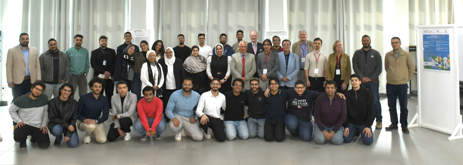 الطاقة الكهروضوئية والتنقل الكهربائي فى ندوة بالجامعة الألمانية بالقاهرة 7 almomken.com 0f6d3396