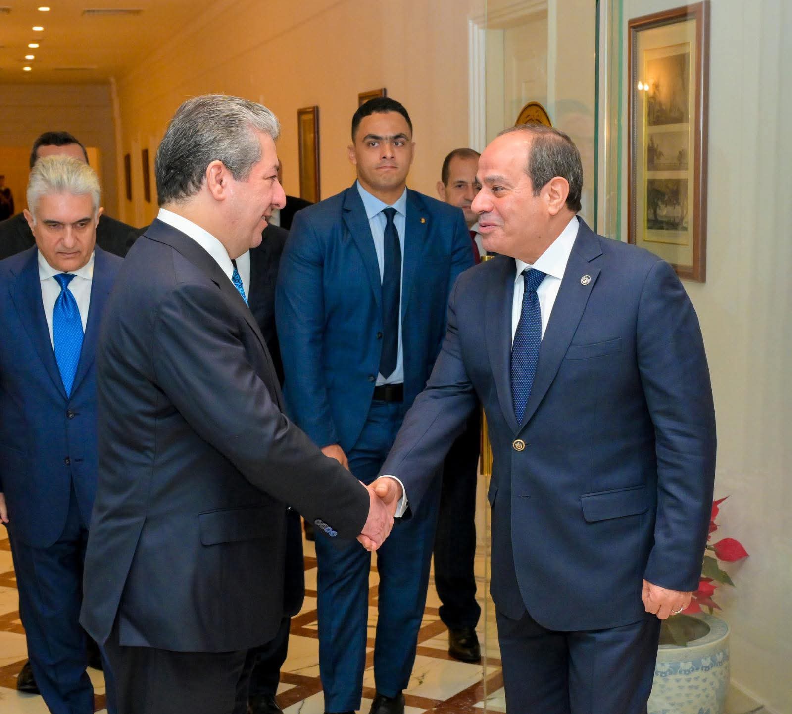 السيسي يستقبل رئيس حكومة إقليم كردستان العراق ويؤكد دعم مصر لوحدة العراق وتعزيز التعاون المشترك 4 السيسي يستقبل رئيس حكومة إقليم كردستان العراق