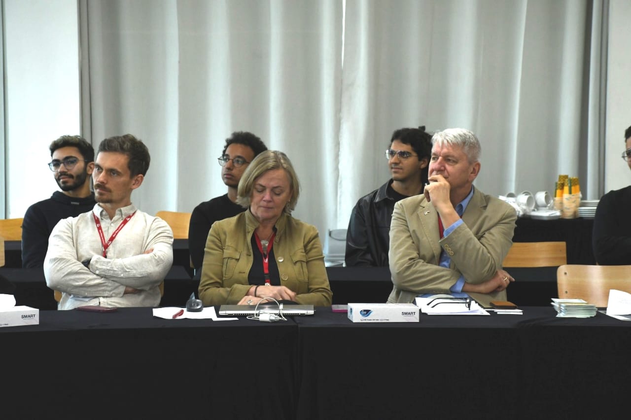 الطاقة الكهروضوئية والتنقل الكهربائي فى ندوة بالجامعة الألمانية بالقاهرة 4 الطاقة الكهروضوئية والتنقل الكهربائي فى ندوة بالجامعة الألمانية بالقاهرة