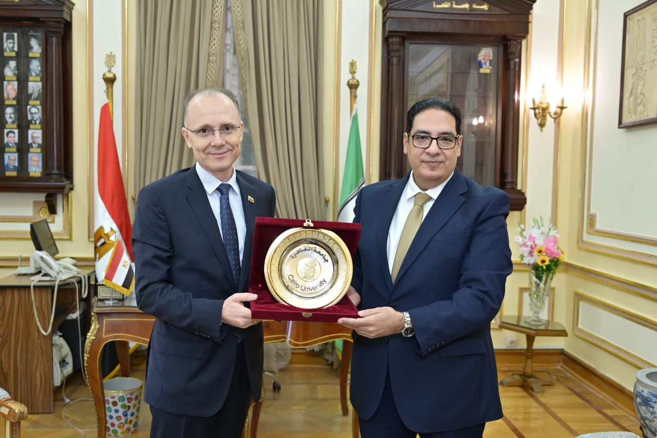 عبد الصادق يستقبل سفير بلغاريا بالقاهرة 