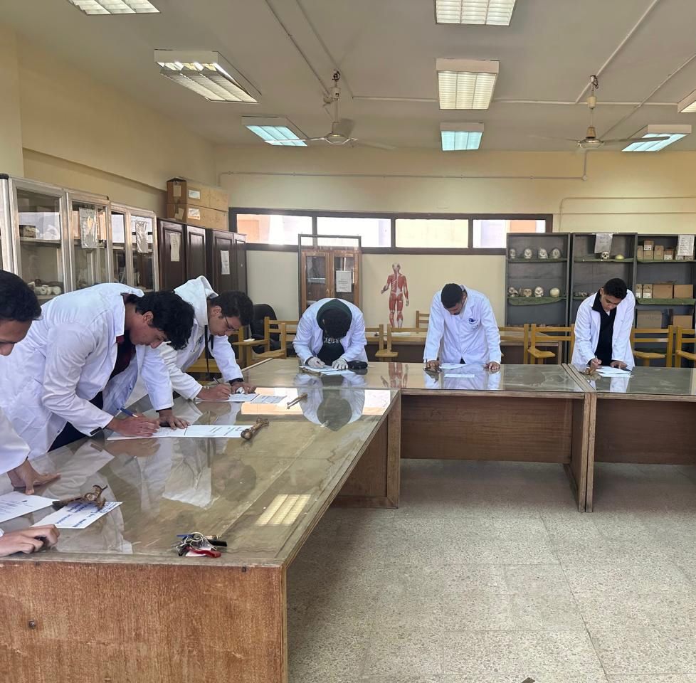 انطلاق امتحانات العملي لطلاب برنامج العلاج الطبيعي بجامعة القاهرة الأهلية
