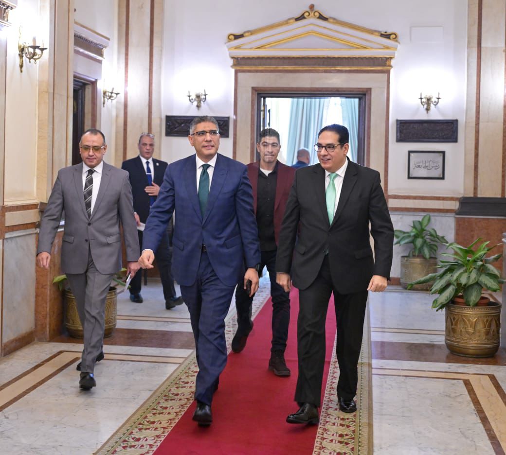 رئيس جامعة القاهرة يستقبل محافظ الجيزة لحضور مجلس الجامعة 