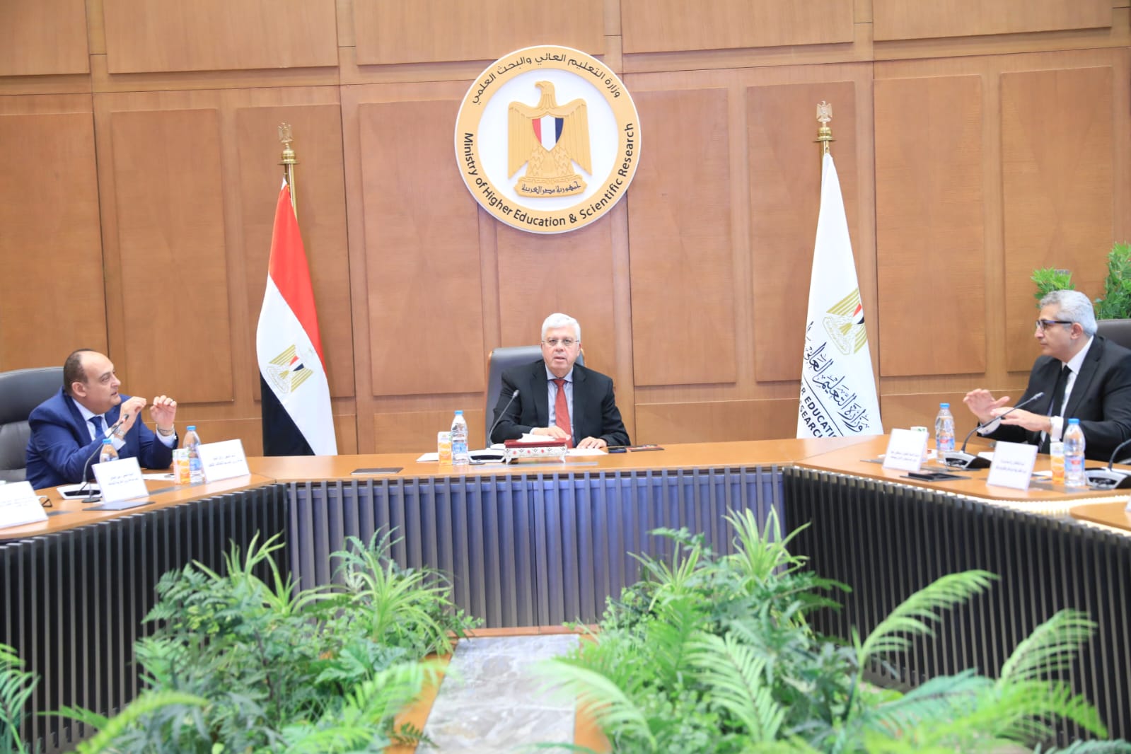 عاشور يترأس اجتماع اللجنة التنفيذية للبعثات 3 عاشور يترأس اجتماع اللجنة التنفيذية للبعثات