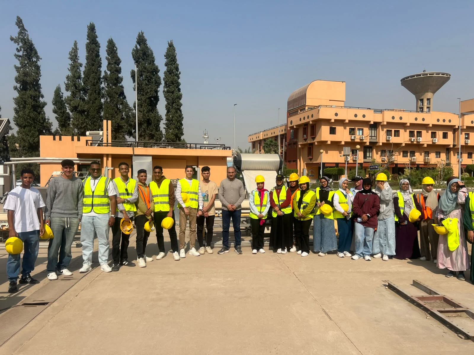 أداء الجامعات التكنولوجية خلال عام 2025 7 التدريب العملي اهم مميزات التعليم التكنولوجي