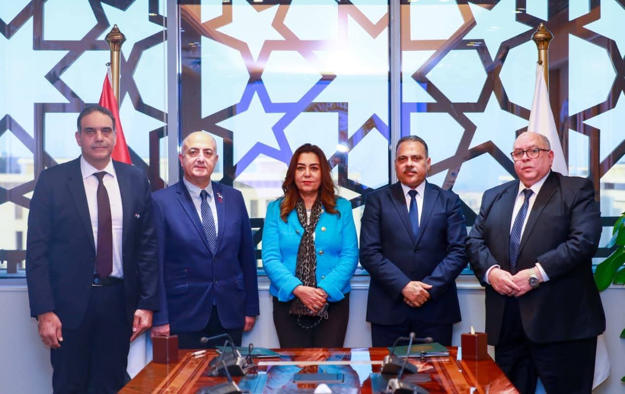 توقيع إنشاء وتوريد وتركيب وتشغيل ٣ منشآت لمعالجة المخلفات