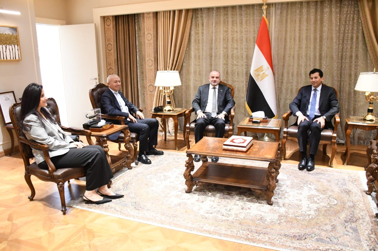 اظعوة الوزير لحضور الجائزة الكبرى المقرر إقامتها في قطر في يناير المقب