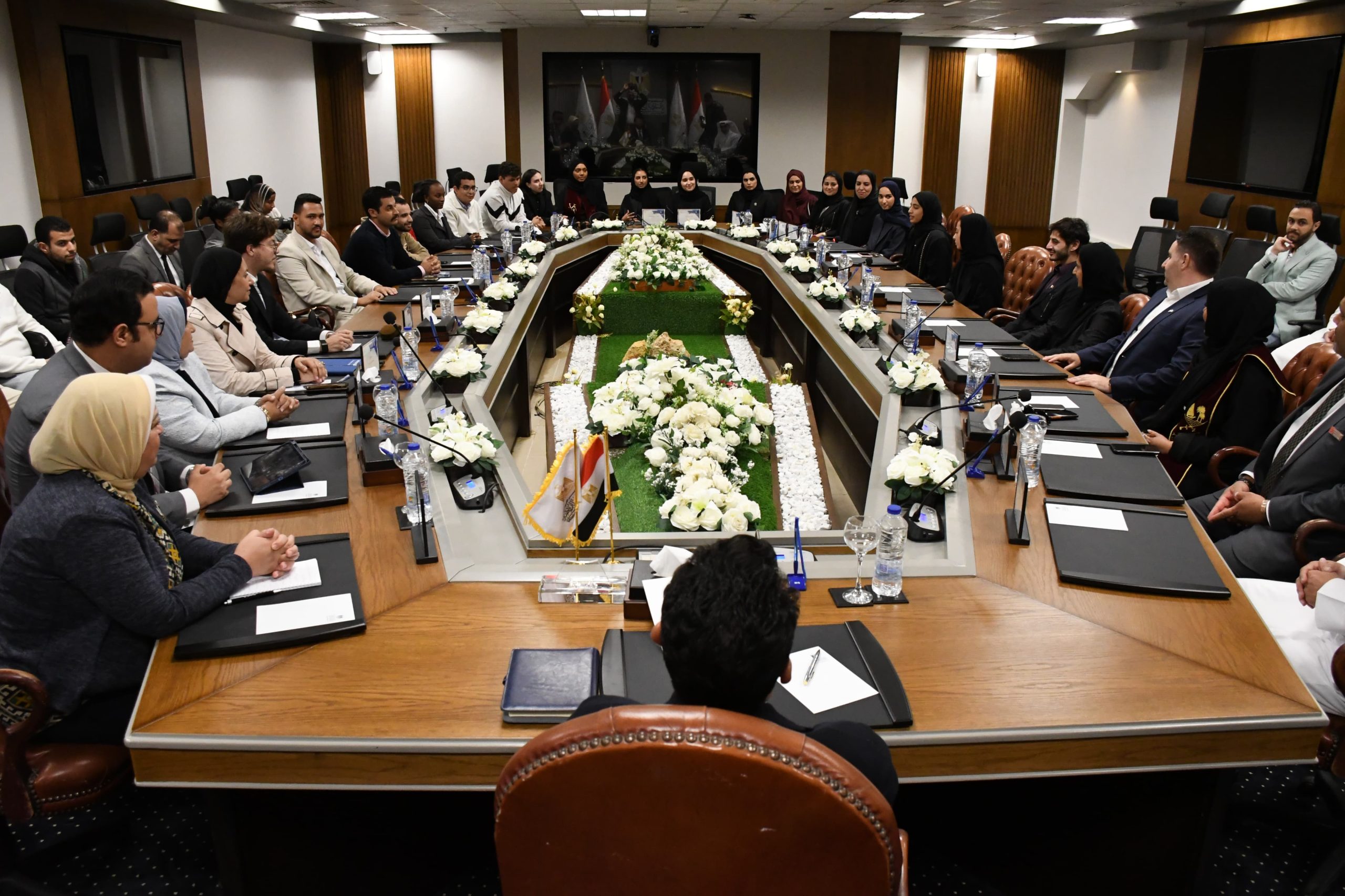 للمرة الأولى.. وزير الشباب والرياضة يستقبل وفدًا شبابيًا قطريًا