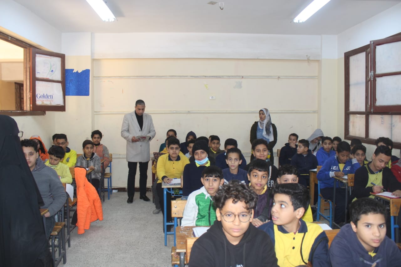 عطية " في جولة ميدانية بـ" جنوب الجيزة" : ولي الأمر شريك أصيل في العملية التعليمية