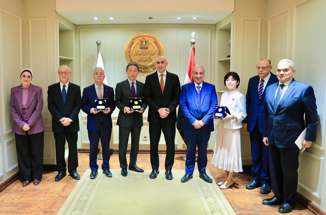 دراسة توقيع اتفاقية تعاون  مع عدد من الجامعات اليابانية لتدريب المعلمين 