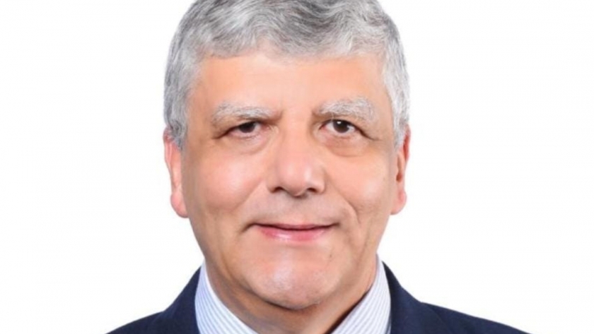 د عمرو عدلى رئيس الجامعة اليابانية 