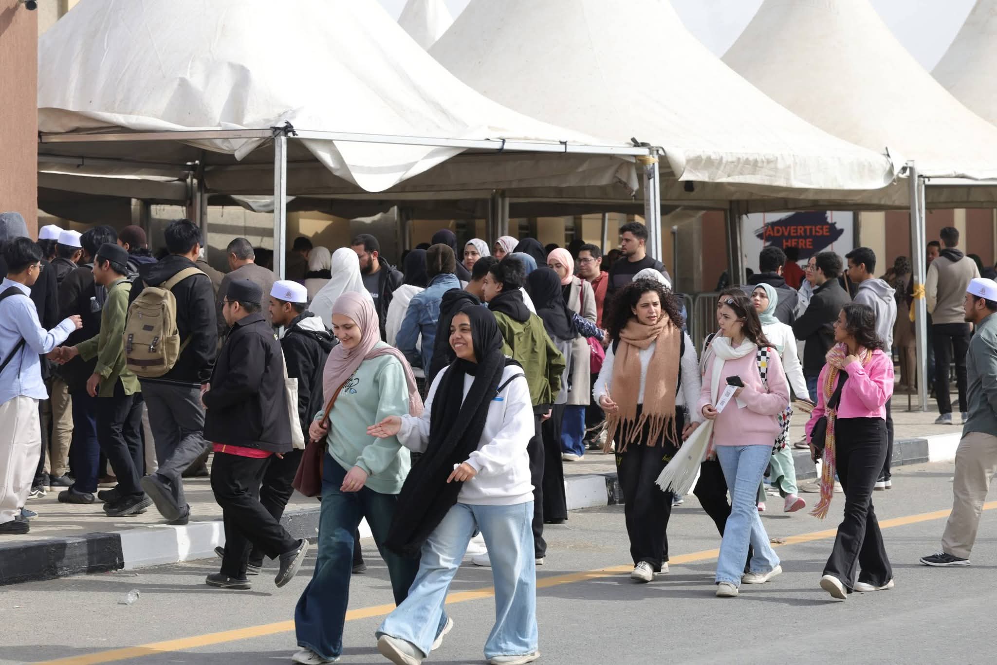 أرقاما قياسية لم تحقق من قبل .. الملايين يتوافدون فى اليوم الخامس بمعرض القاهرة الدولي للكتاب 6 أرقاما قياسية لم تحقق من قبل .. الملايين يتوافدون فى اليوم الخامس بمعرض القاهرة الدولي للكتاب