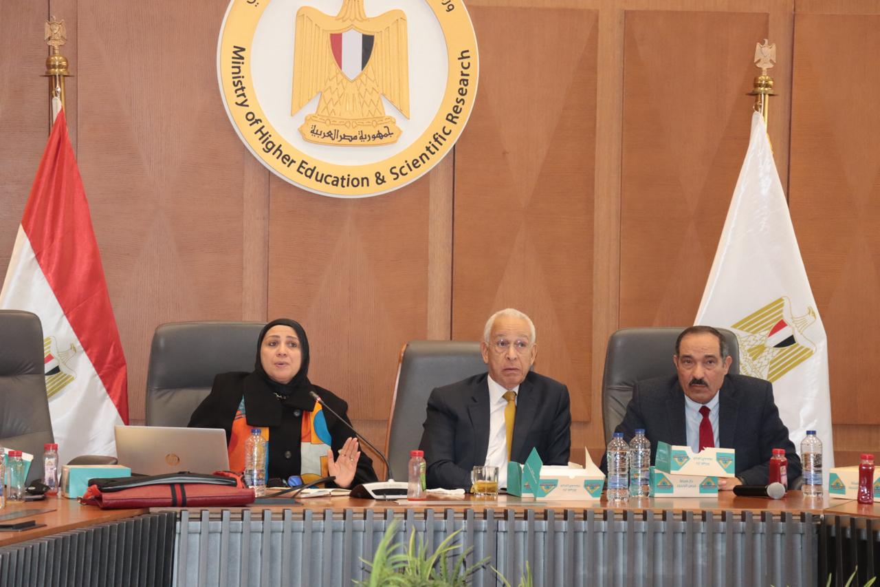 اجتماع لجنة قطاع الدراسات الهندسية بعمداء المعاهد العالية الخاصة الهندسية 4 almomken.com 41901773