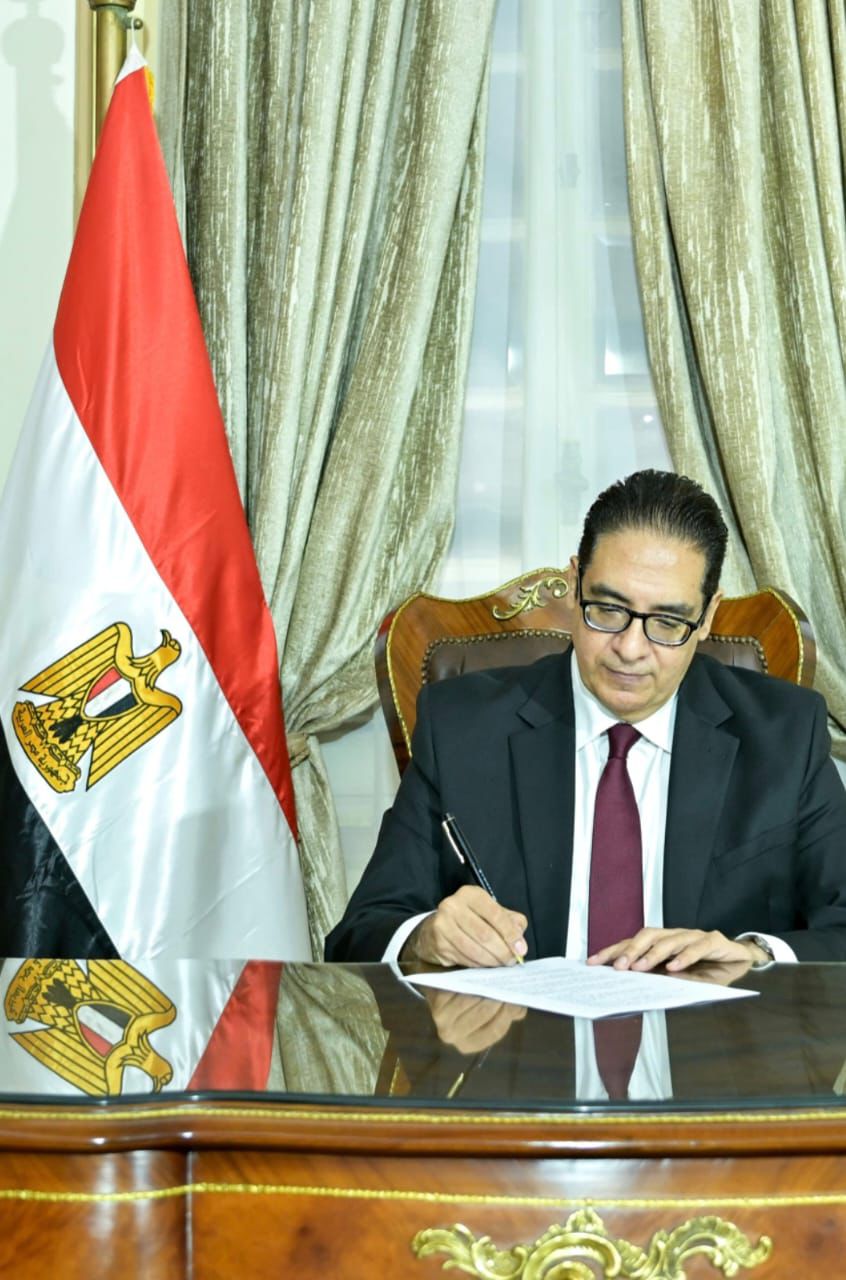 قرارات بتعيينات جديدة بجامعة القاهرة 3 د محمد سامى عبد الصادق رئيس جامعة القاهرة