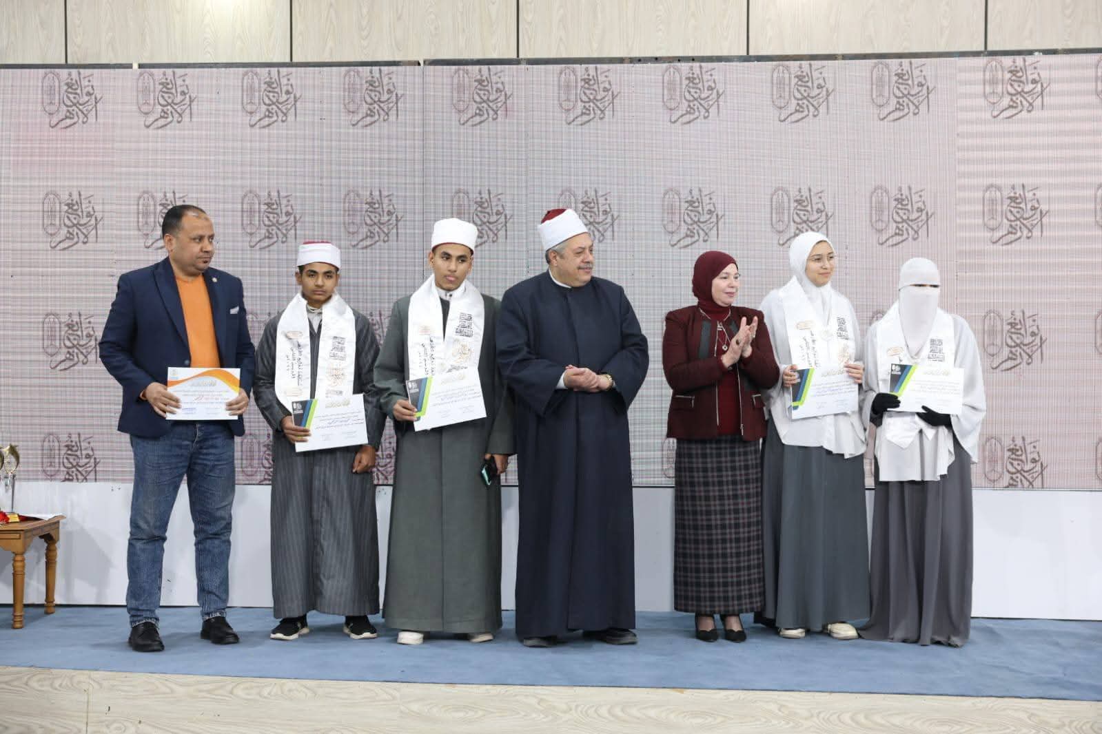 منطقة الوادي الجديد الأزهرية تحصد المركز الرابع جمهورية بمسابقة «نوابغ الأزهر» بمعرض الكتاب بالقاهرة