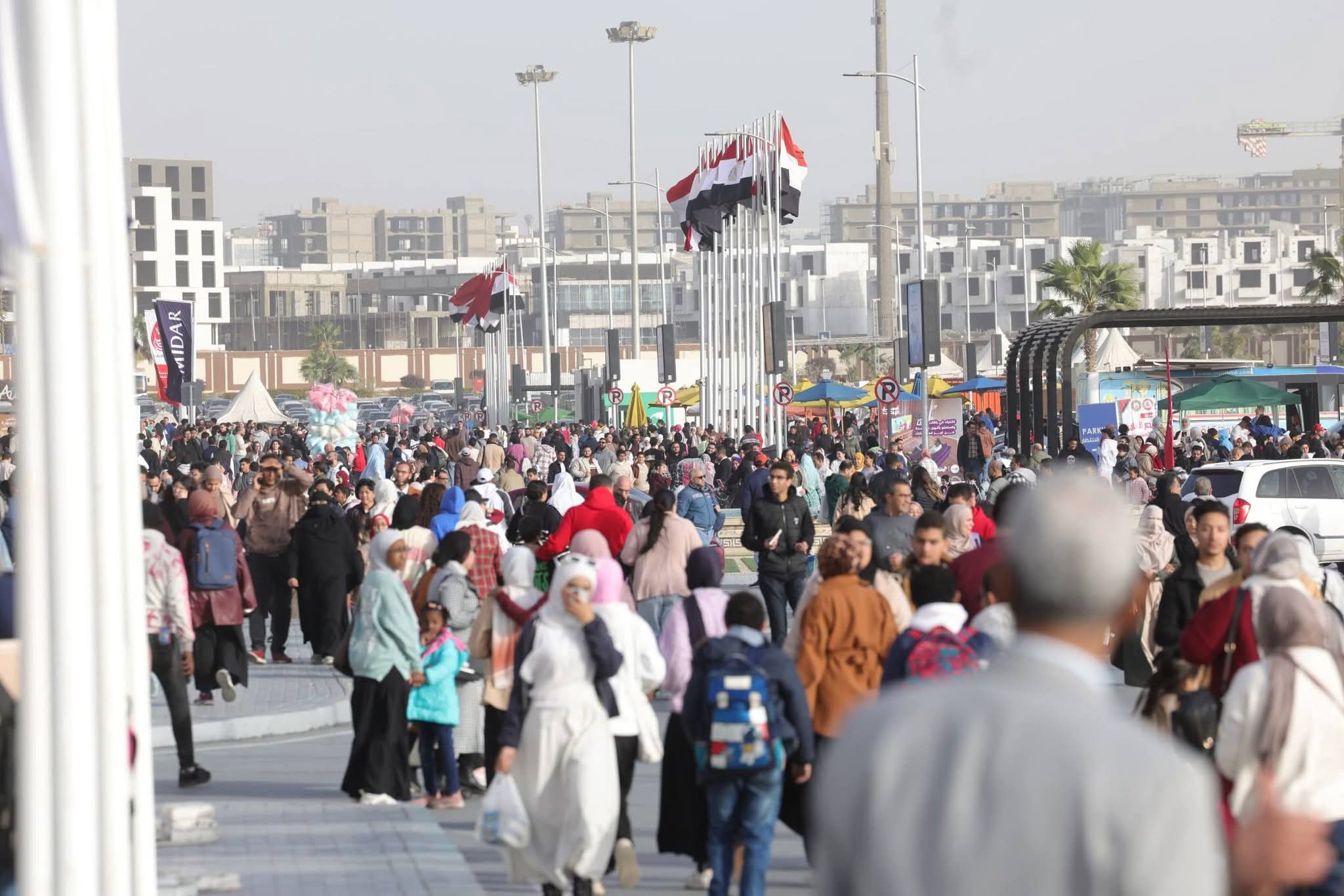 أرقاما قياسية لم تحقق من قبل .. الملايين يتوافدون فى اليوم الخامس بمعرض القاهرة الدولي للكتاب 10 almomken.com 63ab4af4