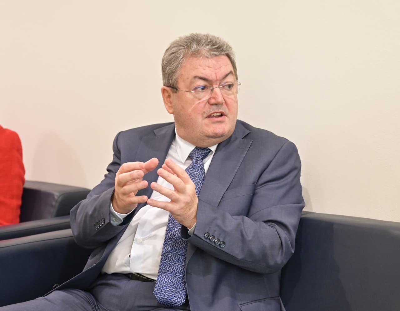 معرض القاهرة الدولي للكتاب ينظم الندوة المصرية–الرومانية رفيعة المستوى بحضور رئيس جامعة القاهرة 4 الدكتور ماريان بريدا رئيس جامعة بوخارست