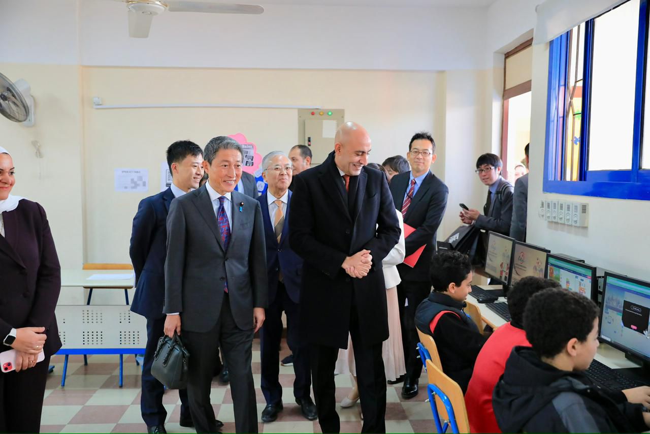 وزيارة لحصة حاسب الى بالمدرسة 