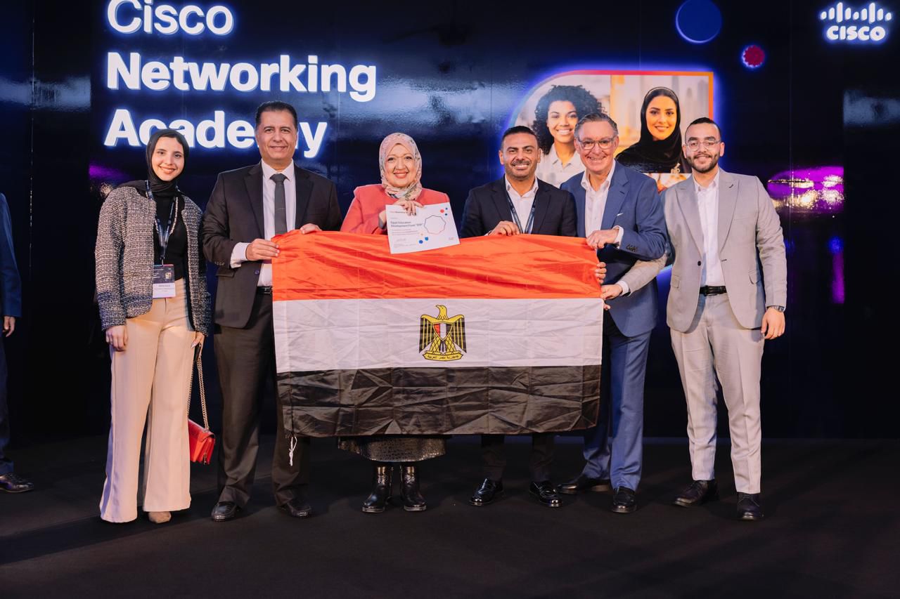 تطوير التعليم بالوزراء يفوز بجائزة التميز من سيسكو العالمية