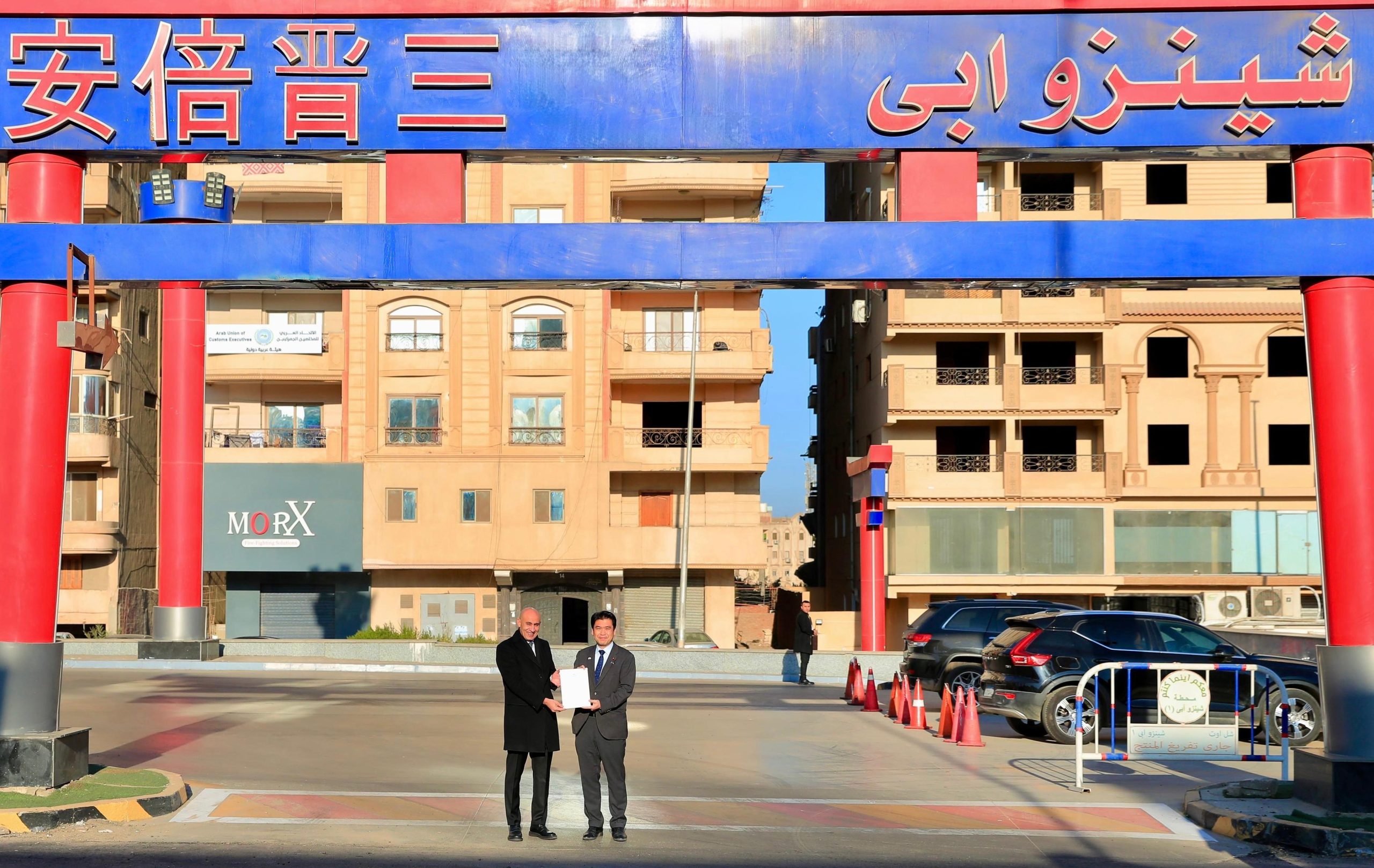 عبد اللطيف يصطحب نظيره الياباني لتفقد "محور شينزو آبي"