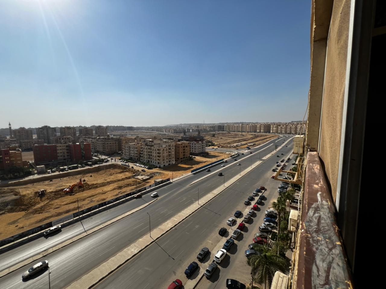 موقع متميز بزهراء المعادى شقة لقطة .. بيتشو على شارع رئيسي 