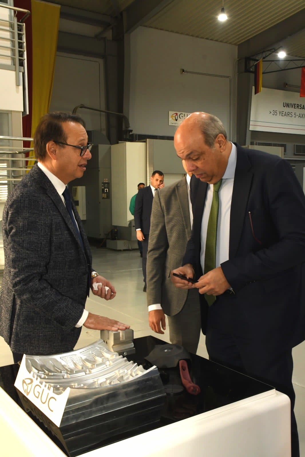 زكى يتفقد المجمع الصناعي والمدرسة الالمانية الدولية بالجامعة الالمانية بالقاهرة