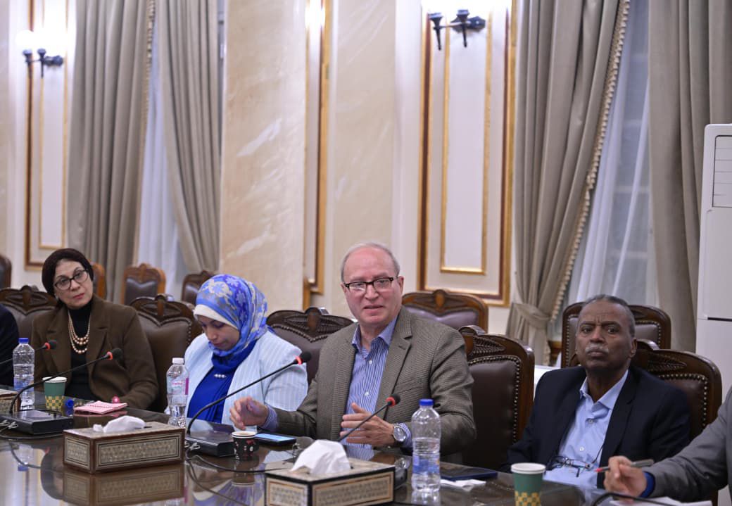 استمرار عقد الدورات وورش العمل المتخصصة