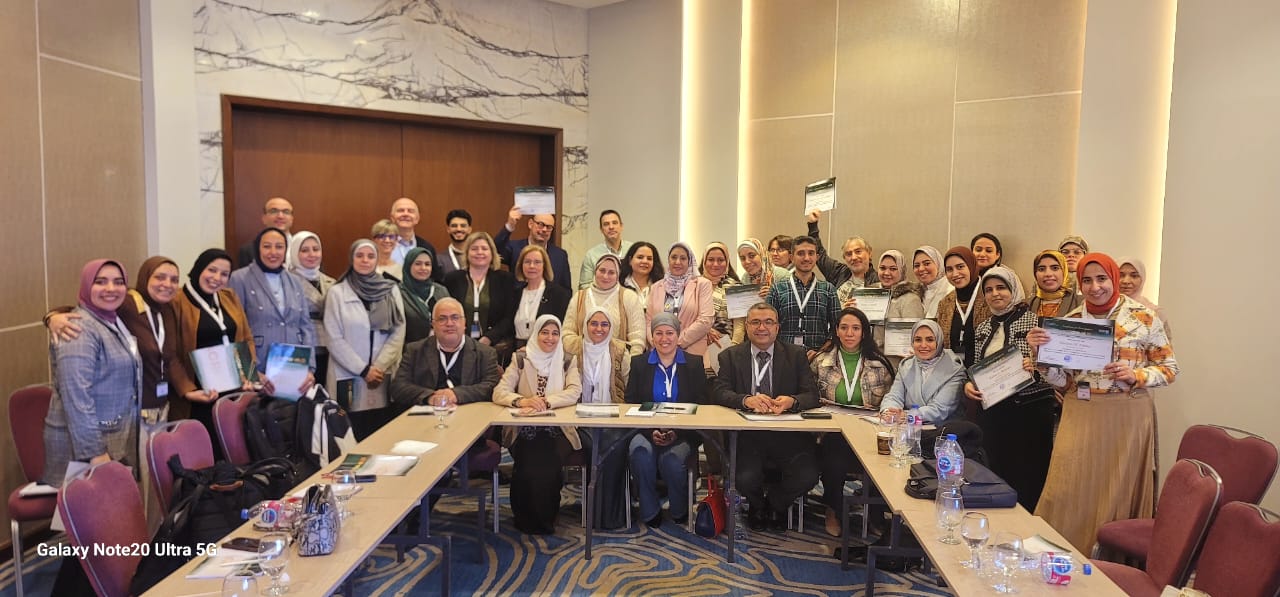 الألمانية بالقاهرة شريك استراتيجي في مشروع أوروبي للاقتصاد الأخضر 3 الألمانية تشارك في مشروع إدارة المخلفات