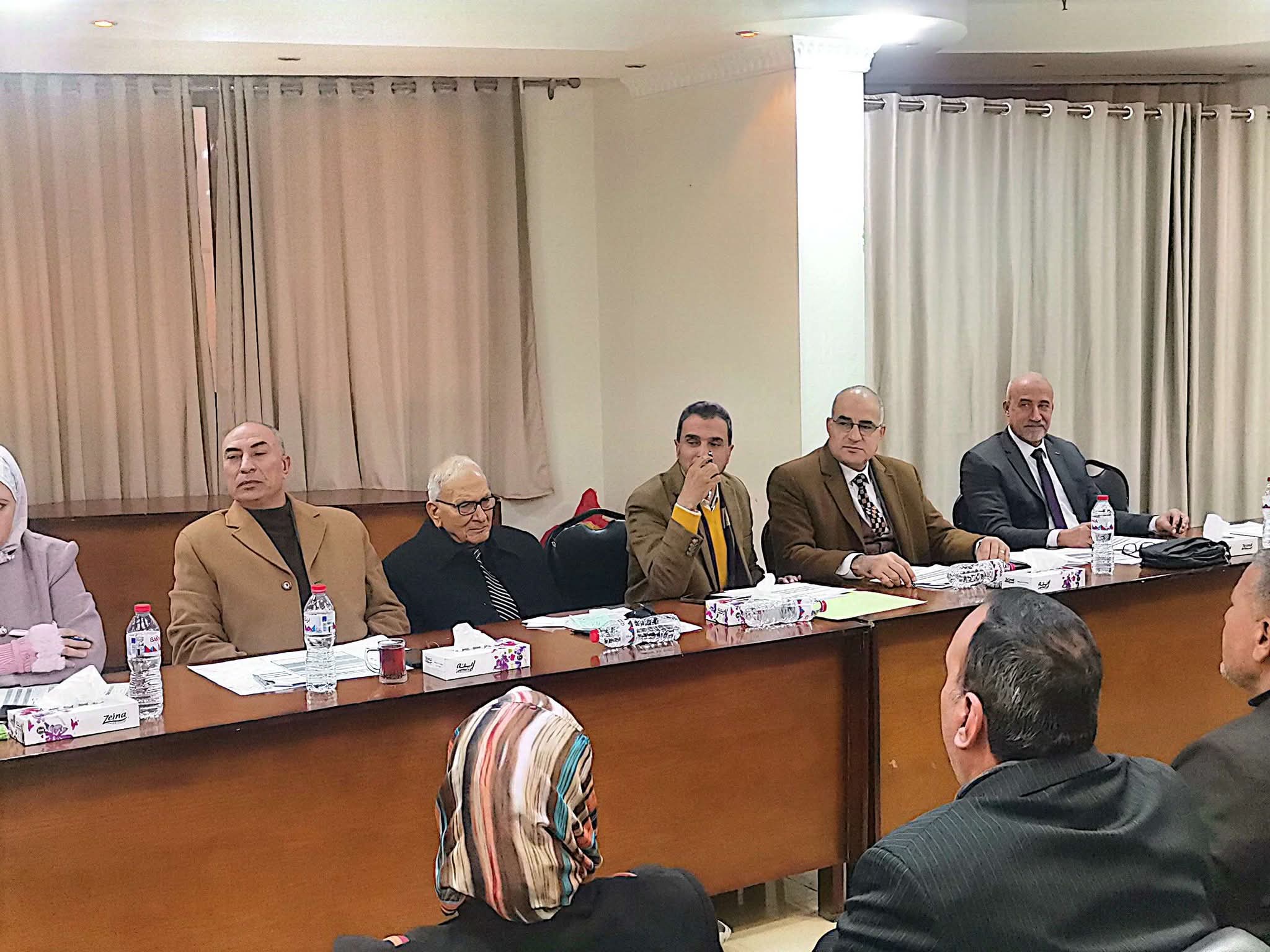 اجتماع اللجنة برئاسة د علاء جودة وكيل الوزارة 