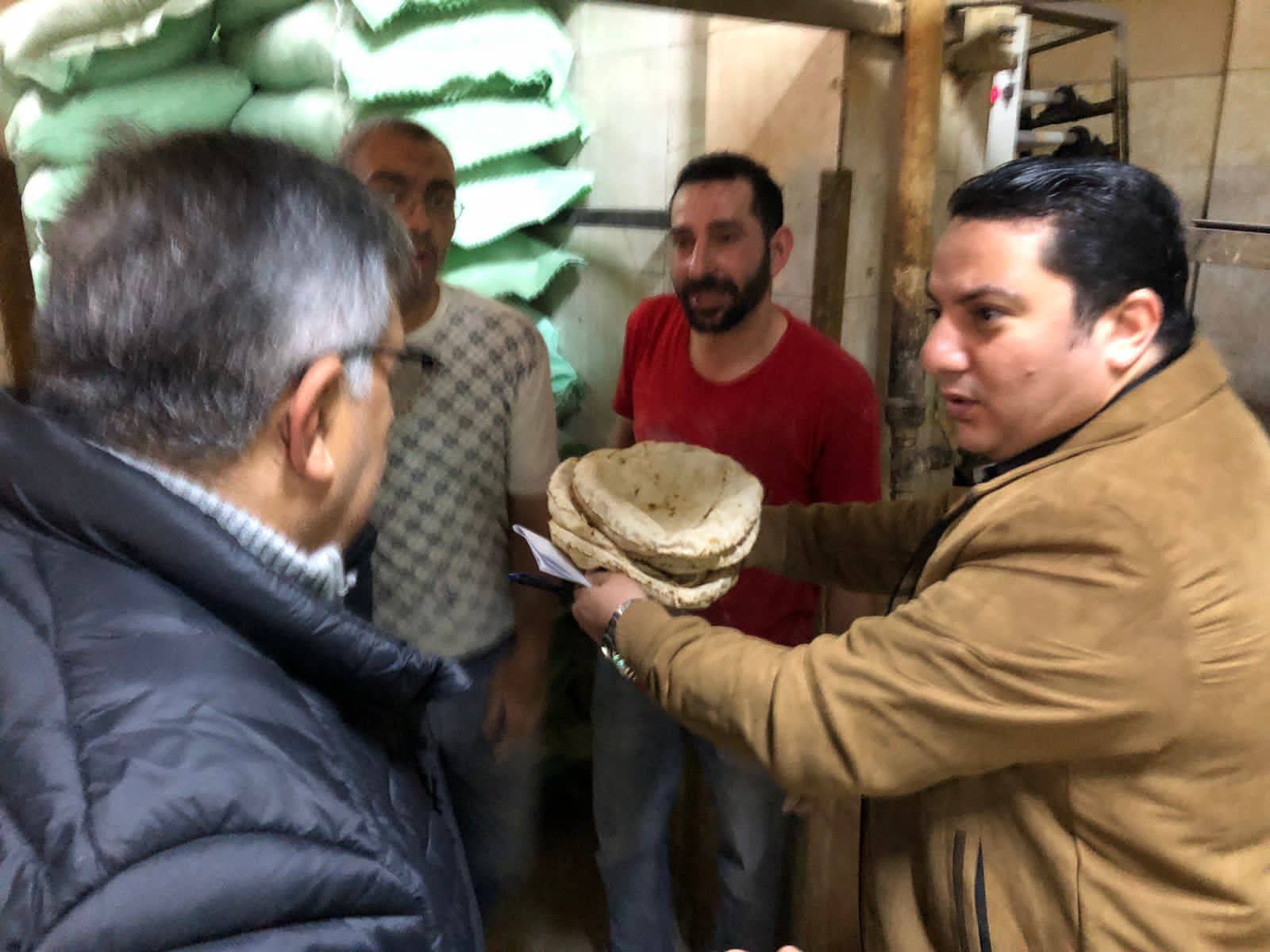 حوار المحافظ مع المواطنين حول مواصفات الرغيف